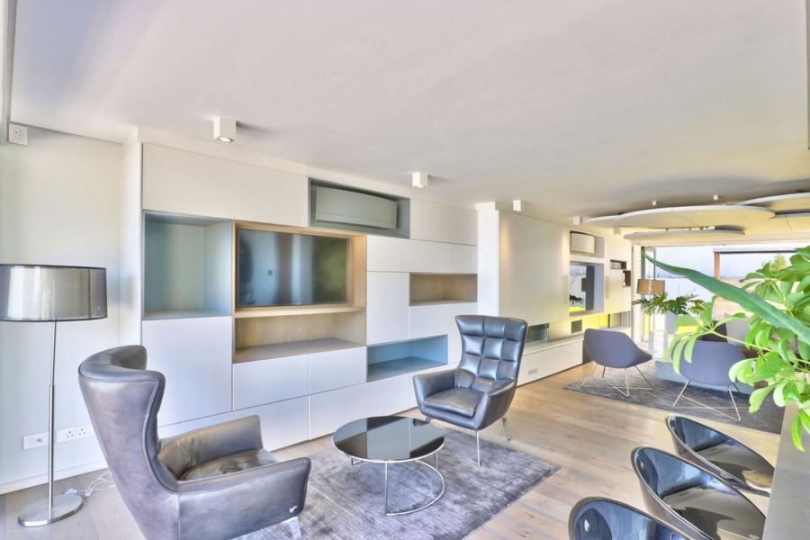 5 Bedroom Property for Sale in Fresnaye Western Cape